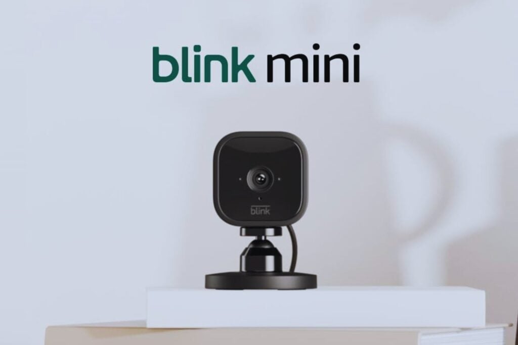 Blink Mini | Cámara de seguridad inteligente compacta, interior, cableada, vídeo HD 1080p, detección de movimiento, audio bidireccional, fácil de configurar, compatible con Alexa | 2 cámaras (negro)