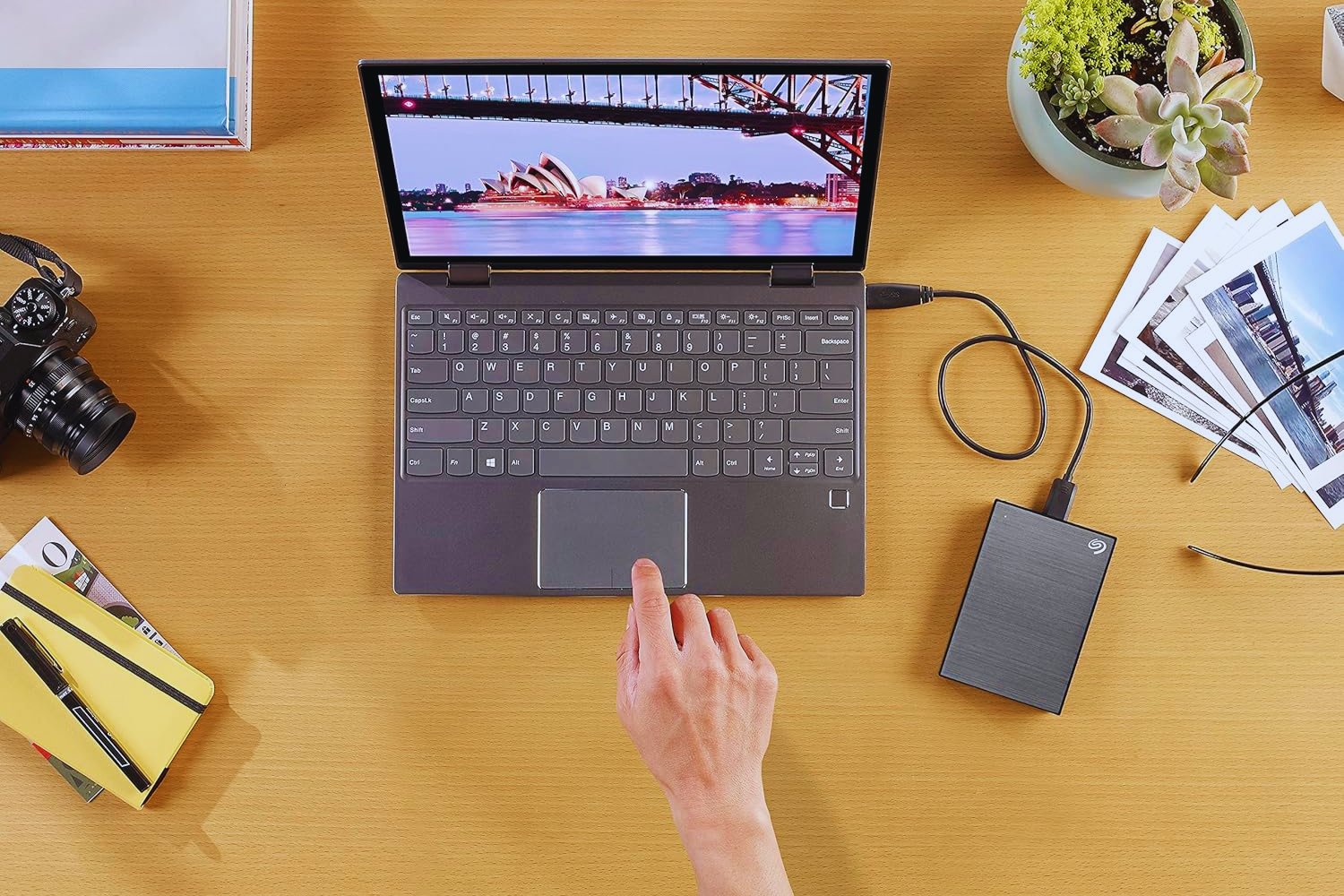 Seagate One Touch 2TB, con protteción de contraseña, disco duro externo portátil, PC, portátil y Mac, USB 3.0, Space Gray, incl. Rescue Services