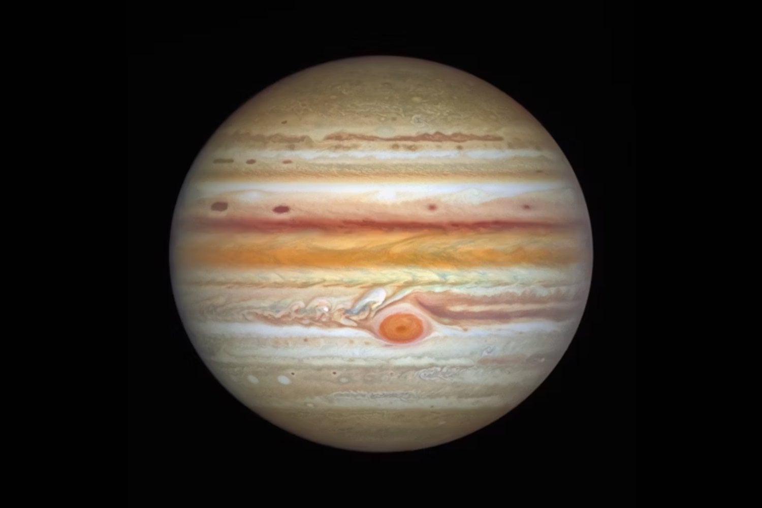 Un enigma rojo en Júpiter: la tormenta que desconcierta a la ciencia