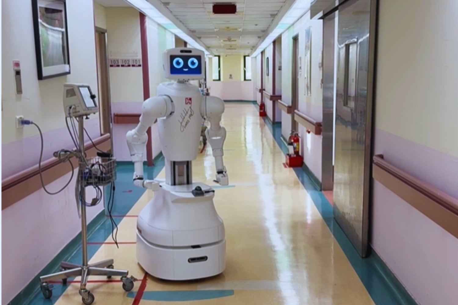 El robot enfermero de Kawasaki y Foxconn: lo que está por venir es aún más impresionante