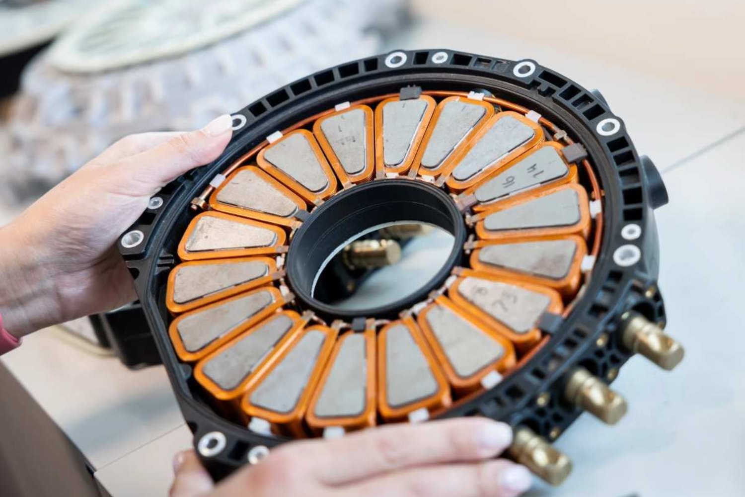 Un motor de 13 kg que podría cambiarlo todo: el récord silencioso que desafía la ingeniería eléctrica global