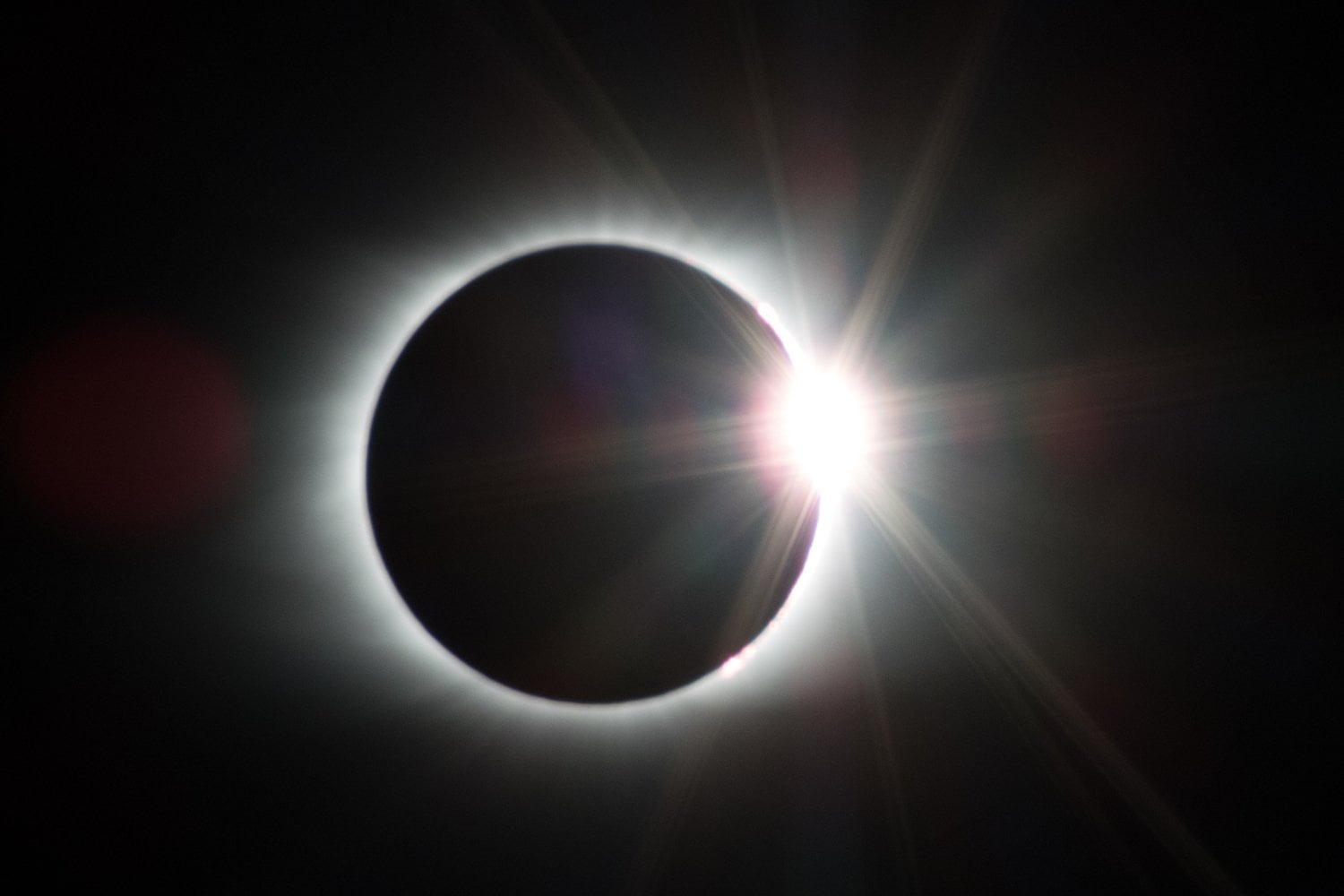 El día que el sol desapareció durante seis minutos: el eclipse que hizo historia en pleno siglo XXI