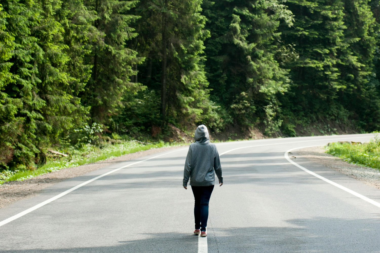 Caminar sí, pero no de cualquier forma: lo que la ciencia acaba de confirmar sobre tu ritmo al andar