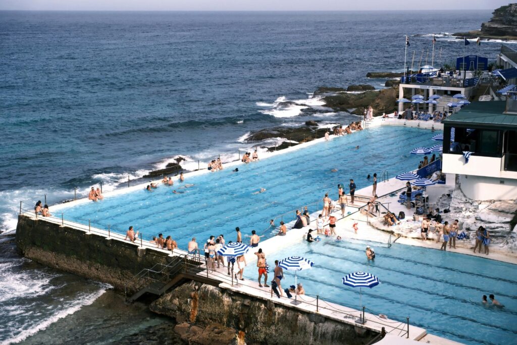 Lo que realmente flota en las piscinas públicas (y no es solo cloro)