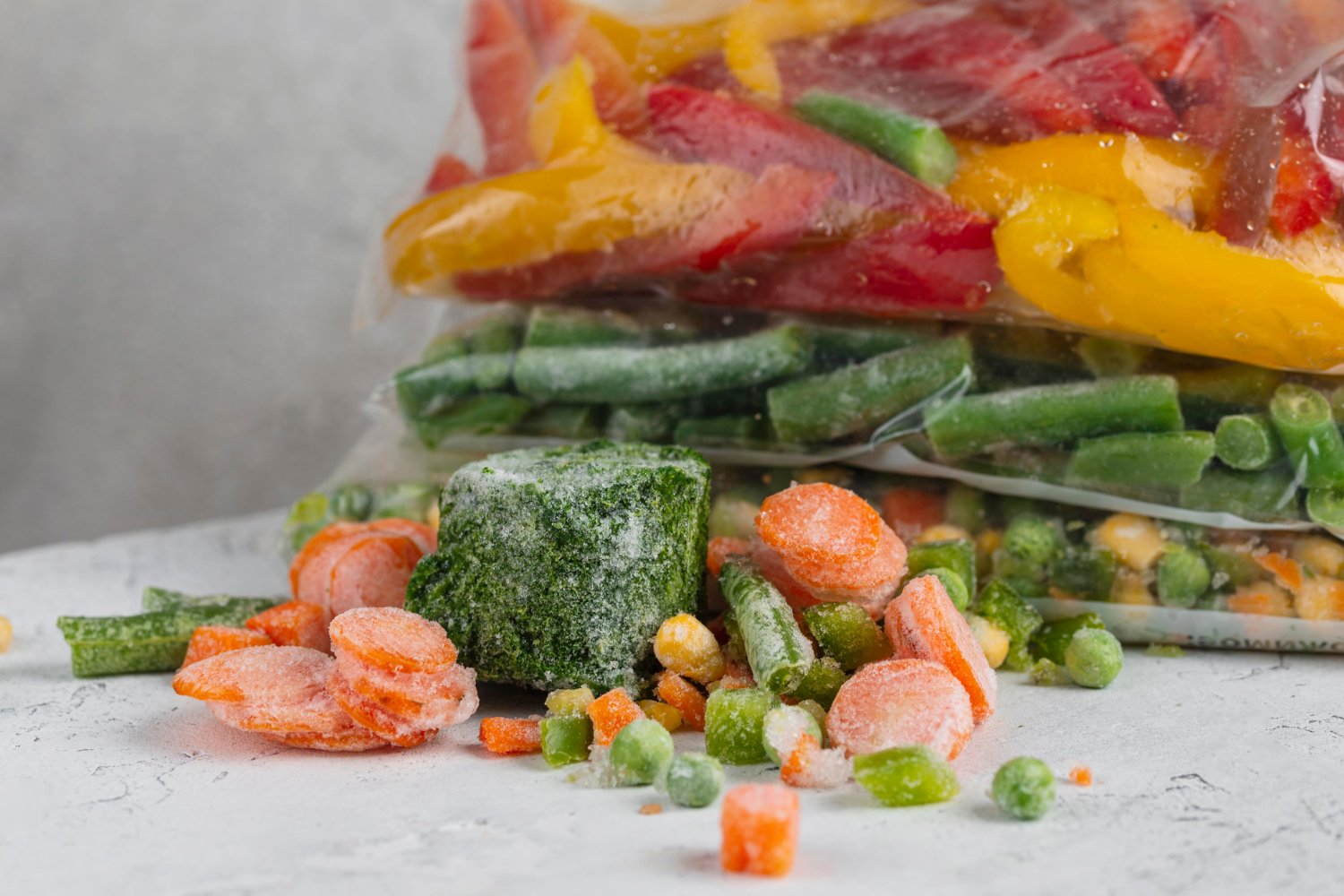 Este es el error que arruina los nutrientes al descongelar comida (y casi todos lo cometemos)