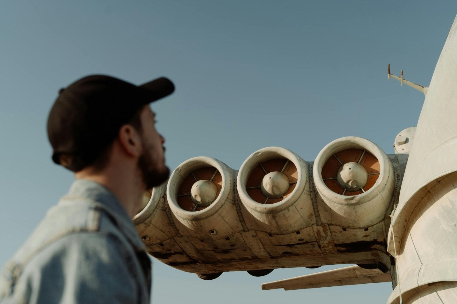Lo que no te cuentan sobre los motores de avión: el peligro invisible que puede resultar mortal
