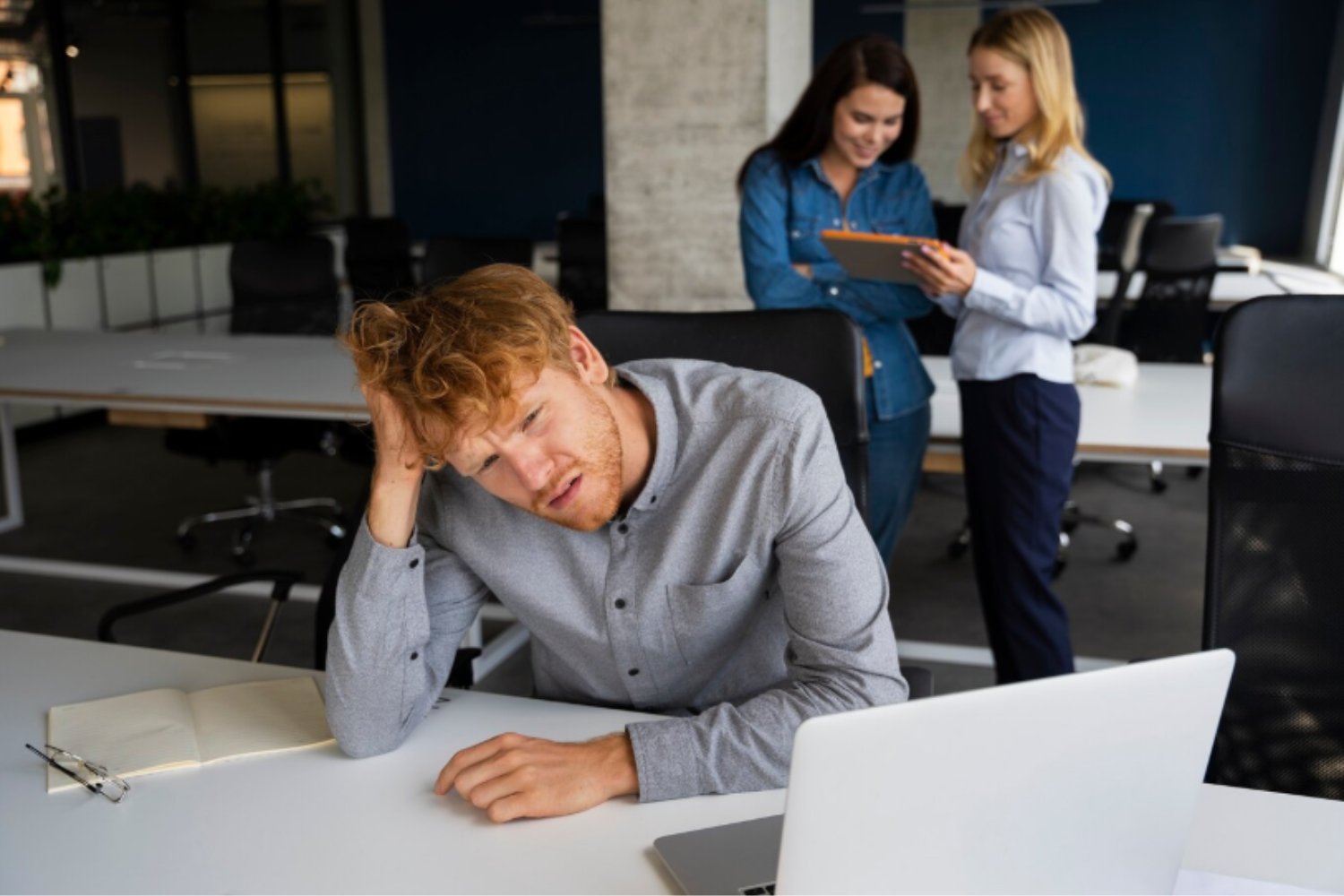 Lo que revela morderse las uñas sobre tu mente (y tu salud)