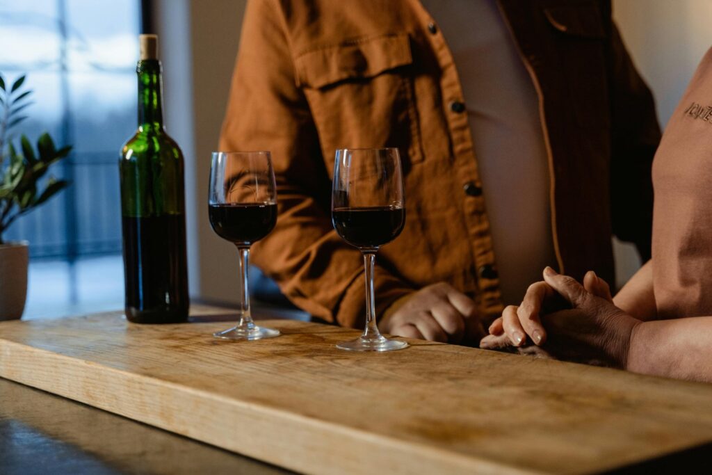 Nuestros ancestros ya bebían: la sorprendente historia evolutiva del alcohol