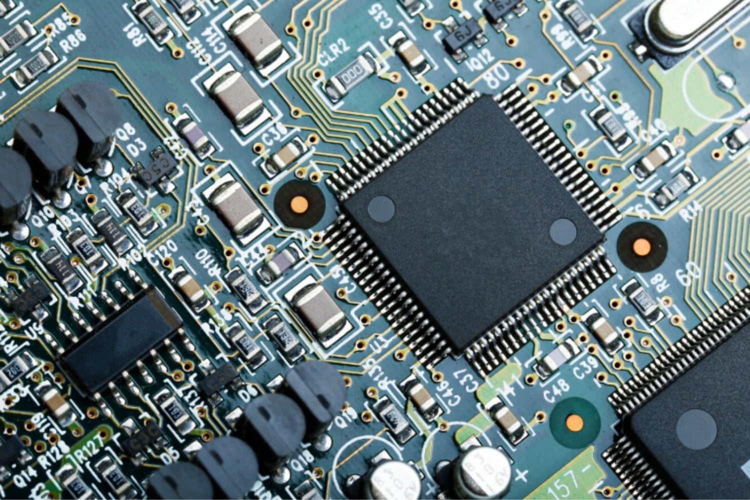 China contraataca: lanza una caza global al contrabando de minerales que alimentan la guerra tecnológica