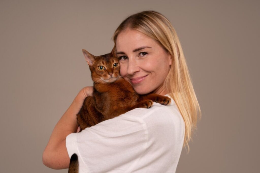 Cómo conseguir que un gato te elija... y no quieras que te suelte jamás