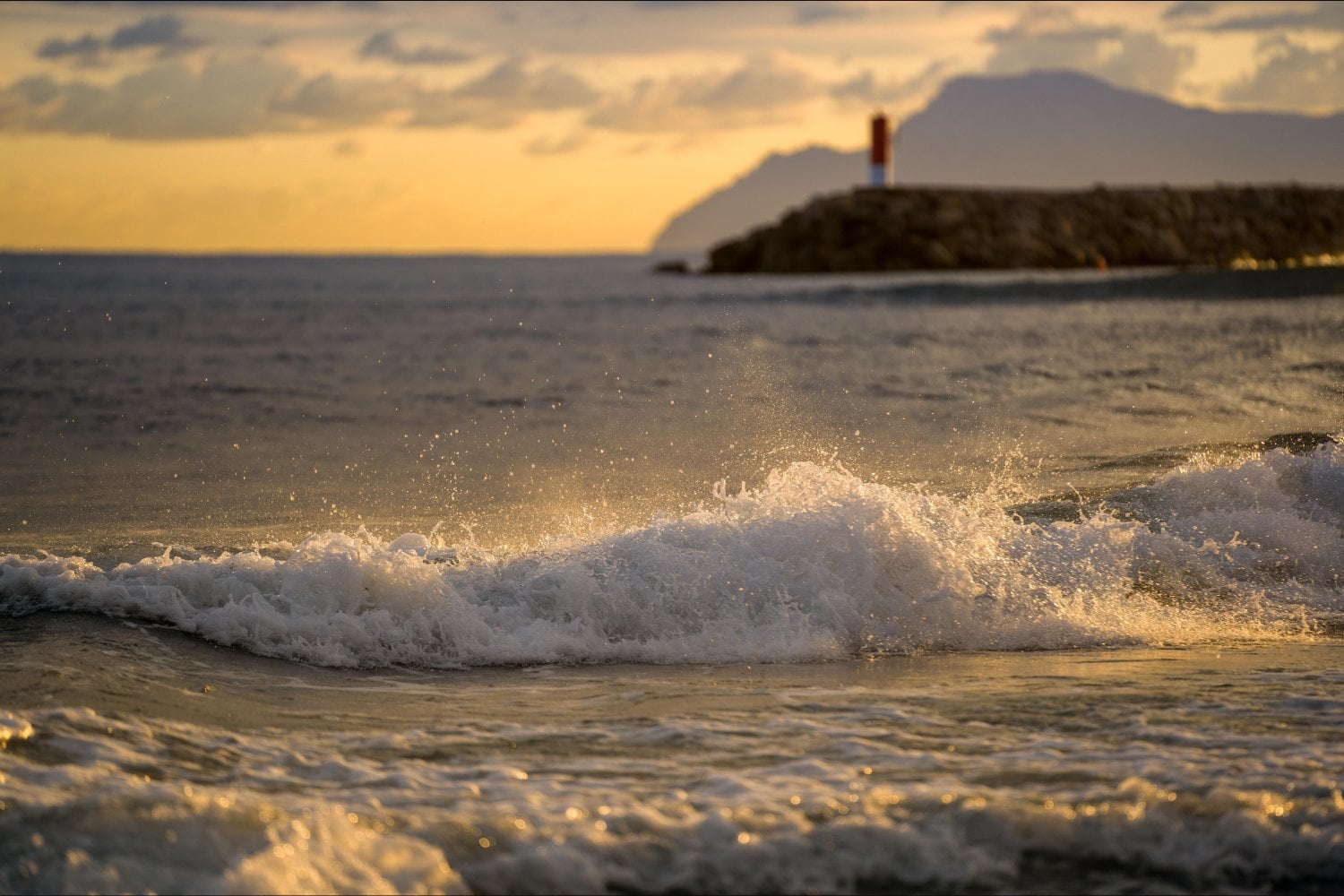El mar ya no refresca: el inquietante calor oculto bajo las olas del Mediterráneo