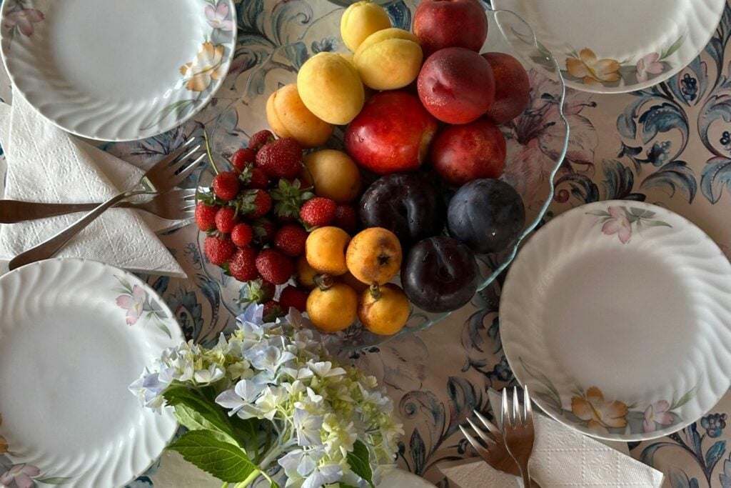 ¿Realmente cenar fruta es tan buena idea como parece? Este hábito veraniego esconde más de lo que imaginas