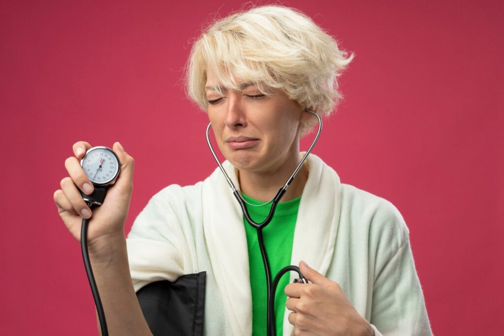 Lo que tus síntomas premenstruales podrían estar revelando sobre tu corazón