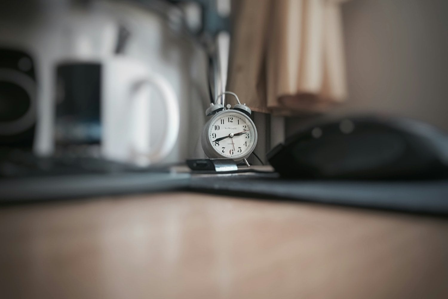 ¿Y si tu cuerpo sabe cuándo despertarte mejor que una alarma? La ciencia lo explica