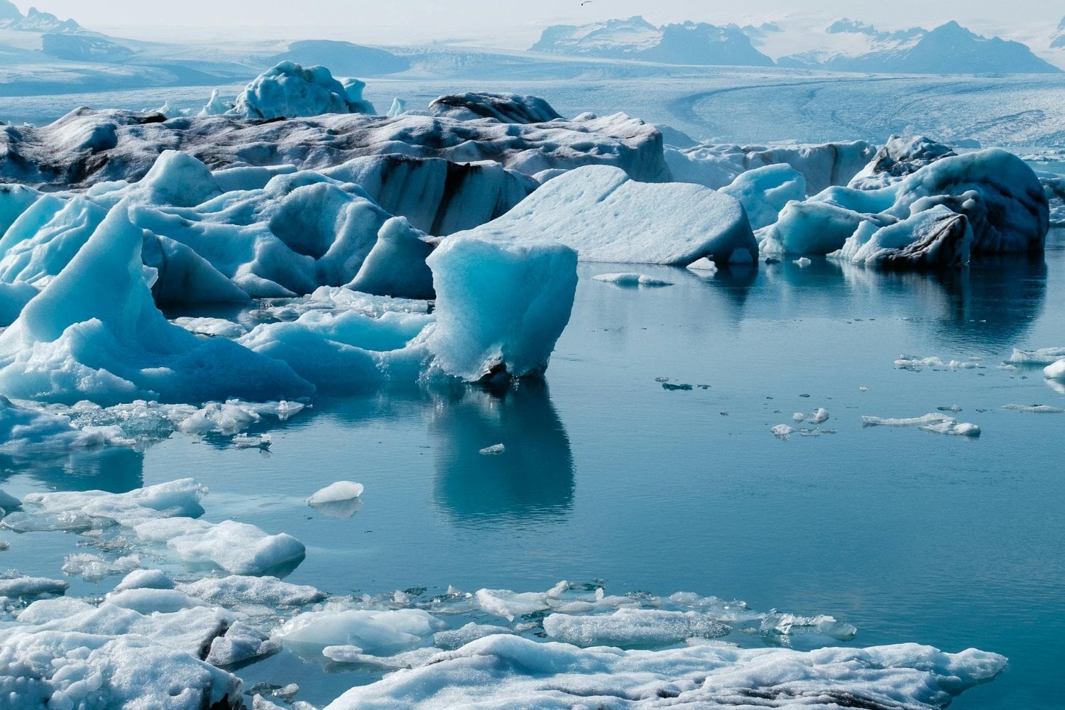 Cuando el hielo desaparece, algo despierta debajo: el inquietante vínculo entre el clima y los volcanes