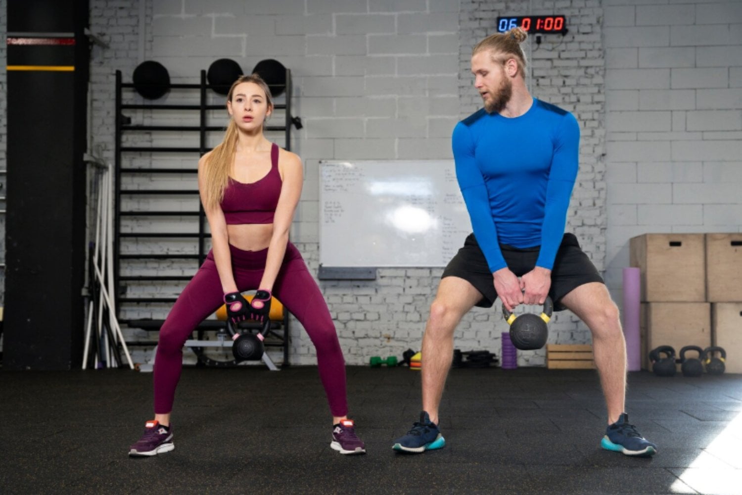 ¿Hombres y mujeres deben entrenar igual? Esto es lo que dice la ciencia sobre ejercicio, hormonas y resultados