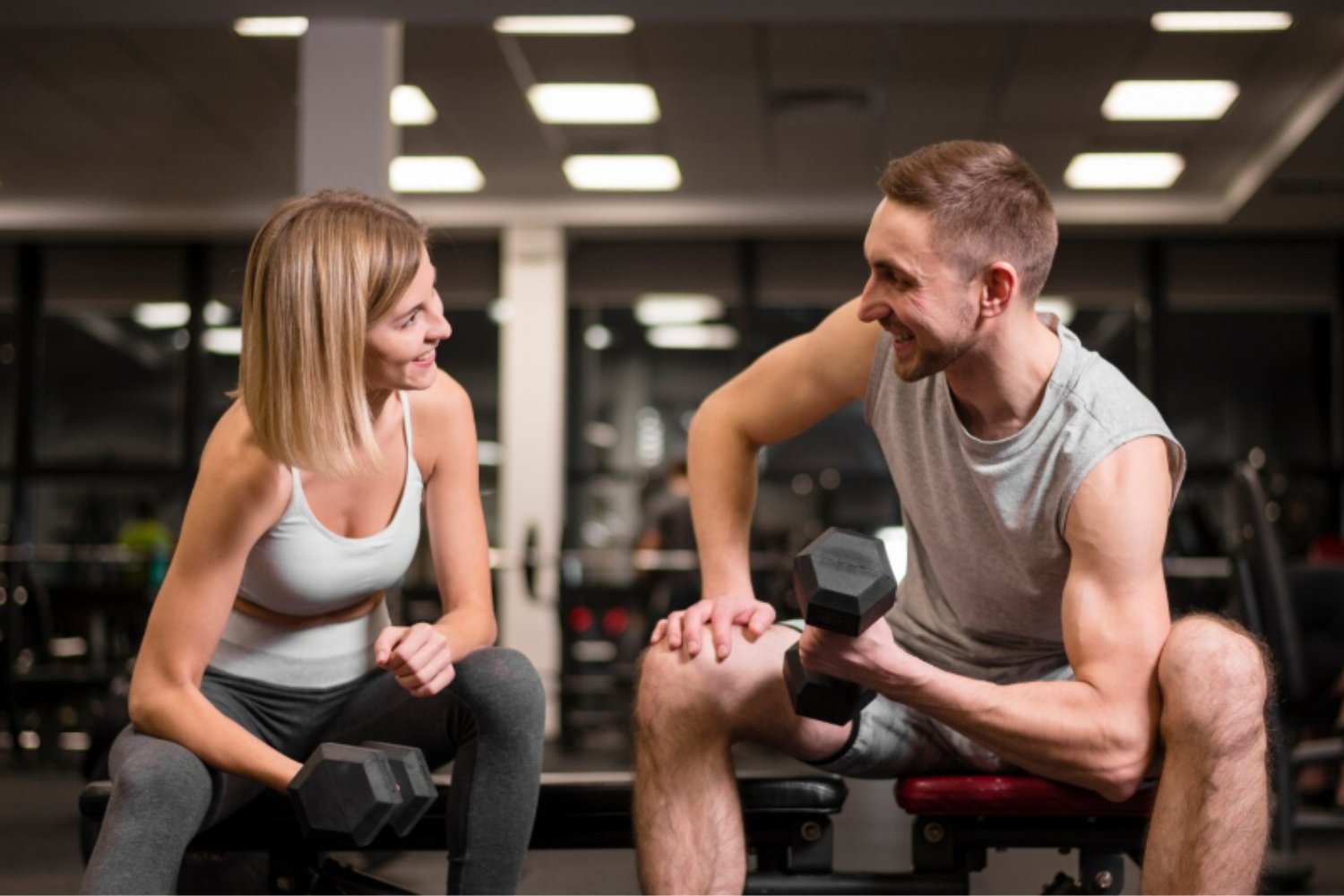 ¿Hombres y mujeres deben entrenar igual? Esto es lo que dice la ciencia sobre ejercicio, hormonas y resultados