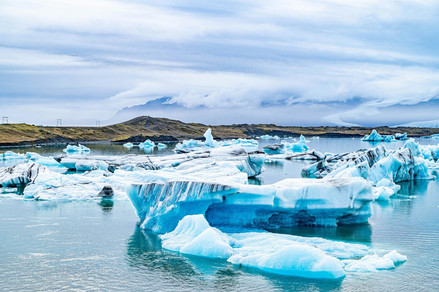 Cuando el hielo desaparece, algo despierta debajo: el inquietante vínculo entre el clima y los volcanes