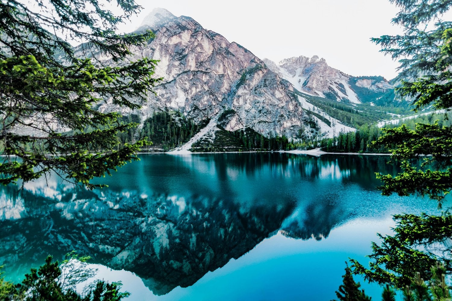 El Lago Cristalino Y Natural En America Del Sur