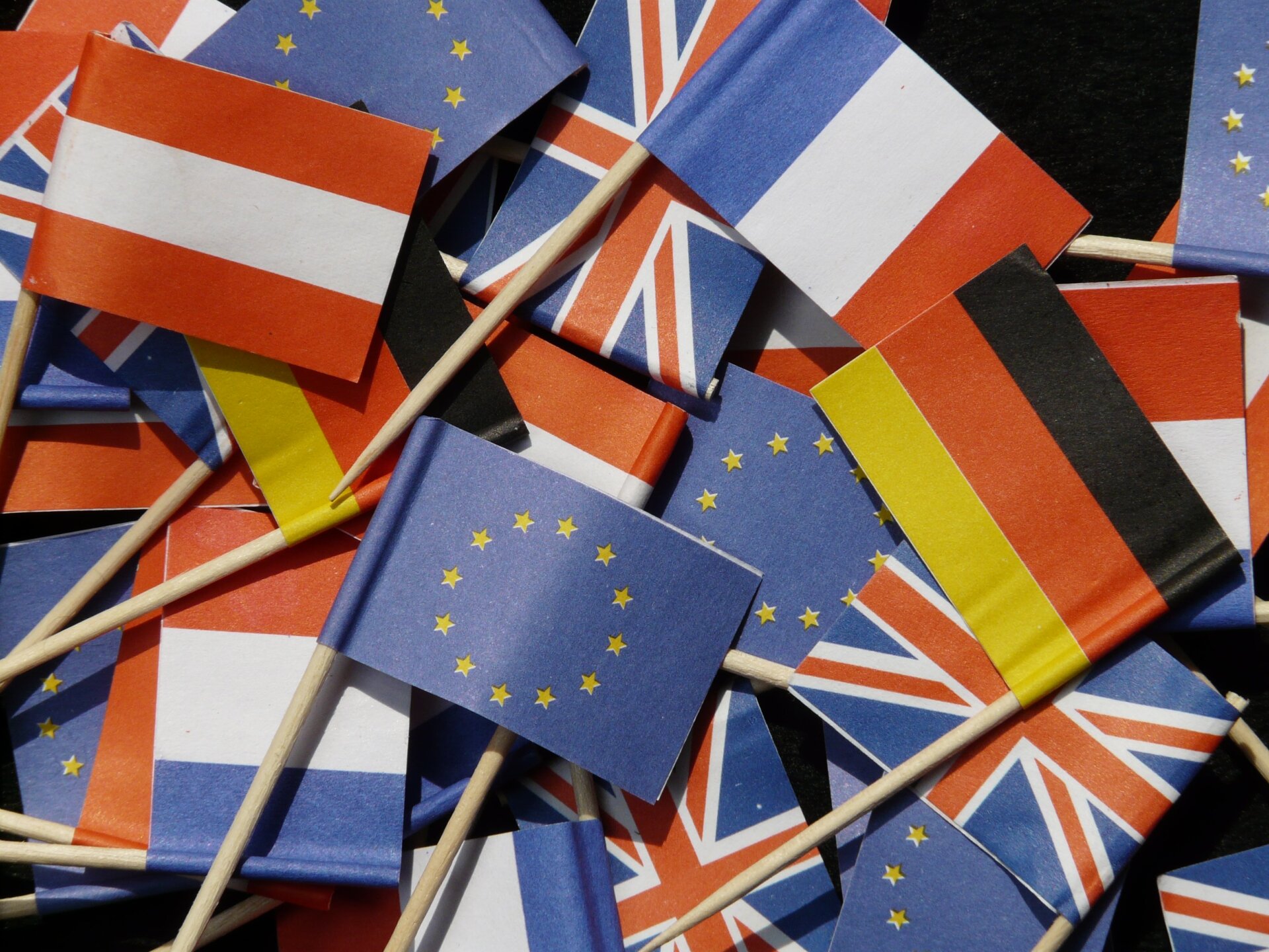 El rearme de Europa podría desencadenar una crisis logística: ¿están preparados los coches y trenes para enfrentarla?