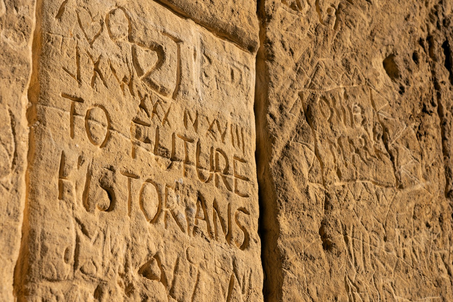 Inscripcion En Templo Oculto Advierte A Los Cristianos