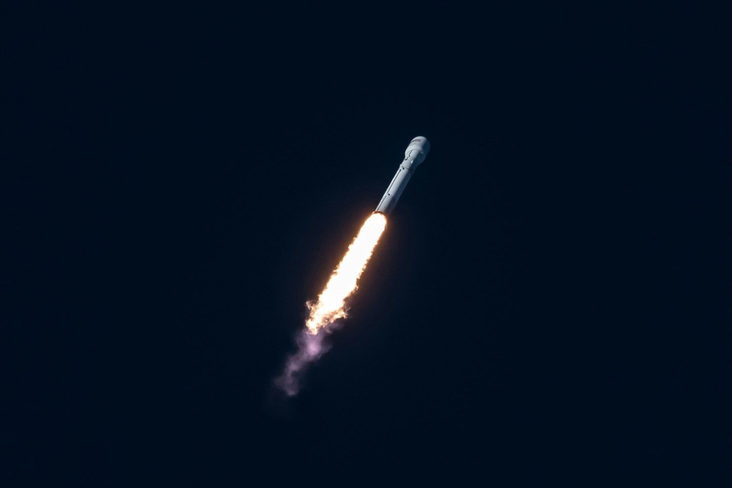Una Capsula Espacial Con Restos Humanos Se Estrella En El Pacifico