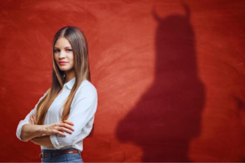 Cuando la sinceridad es solo una máscara: señales que delatan a una persona falsa o hipócrita
