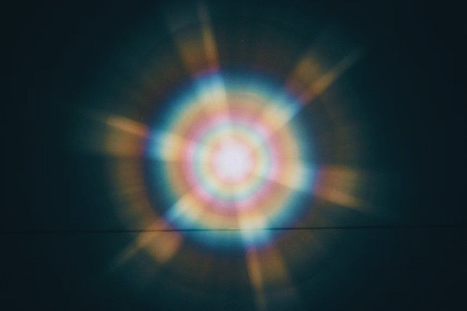 Luz supersólida: el experimento que podría cambiar nuestra idea de la materia