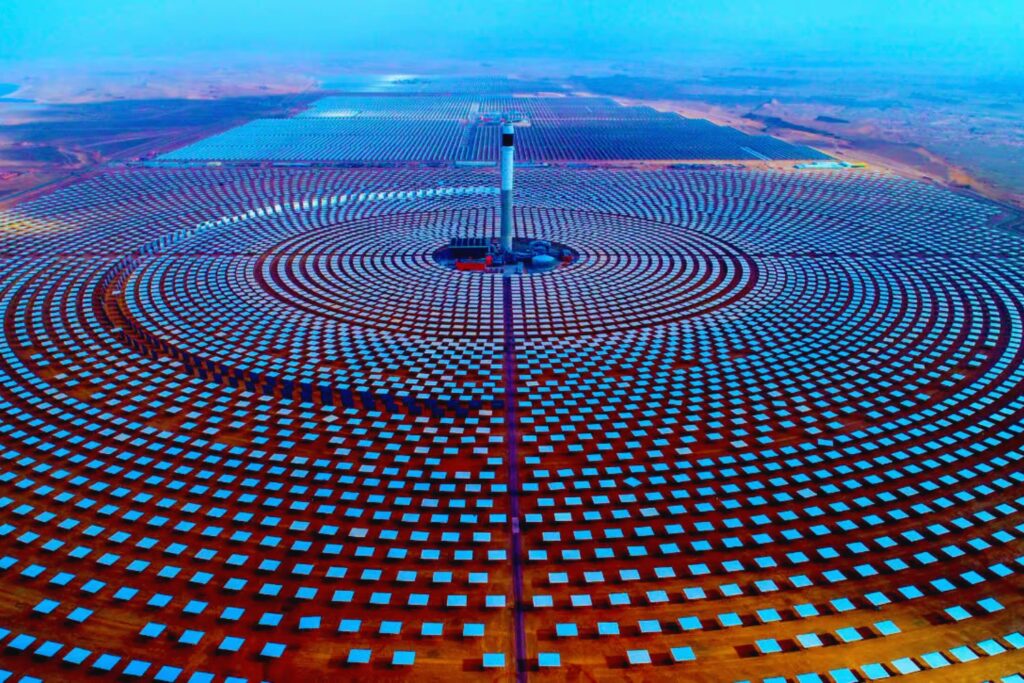 En medio del desierto asiático, dos torres de 200 metros prometen cambiar el futuro de la energía