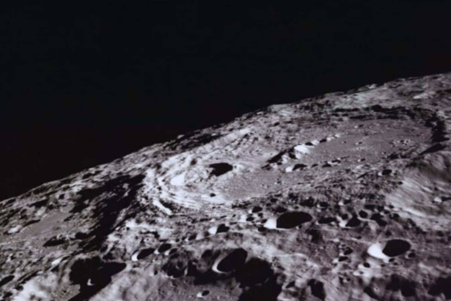 El hallazgo científico que podría reescribir la historia: la “fuente de la vida” descubierta en la Luna