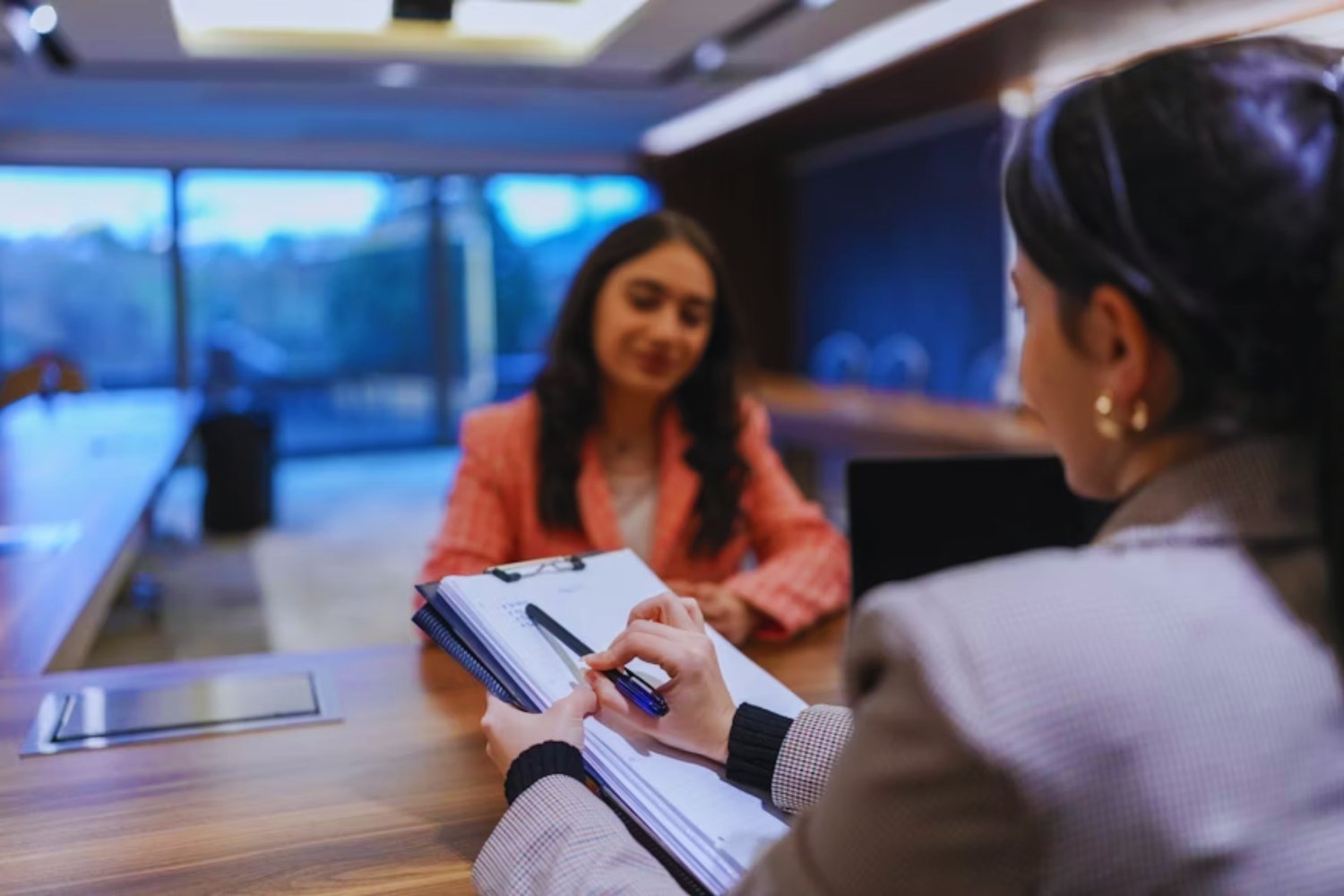 El día que las pantallas dejaron de bastar: cómo la IA está devolviendo las entrevistas de trabajo al cara a cara
