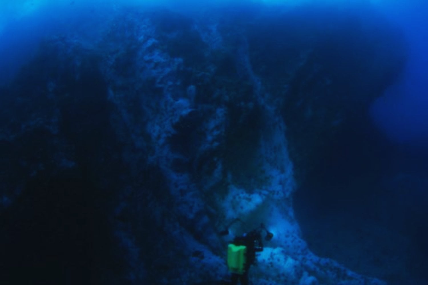 La montaña oculta bajo el mar que convierte a Chile en guardián de un gigante invisible
