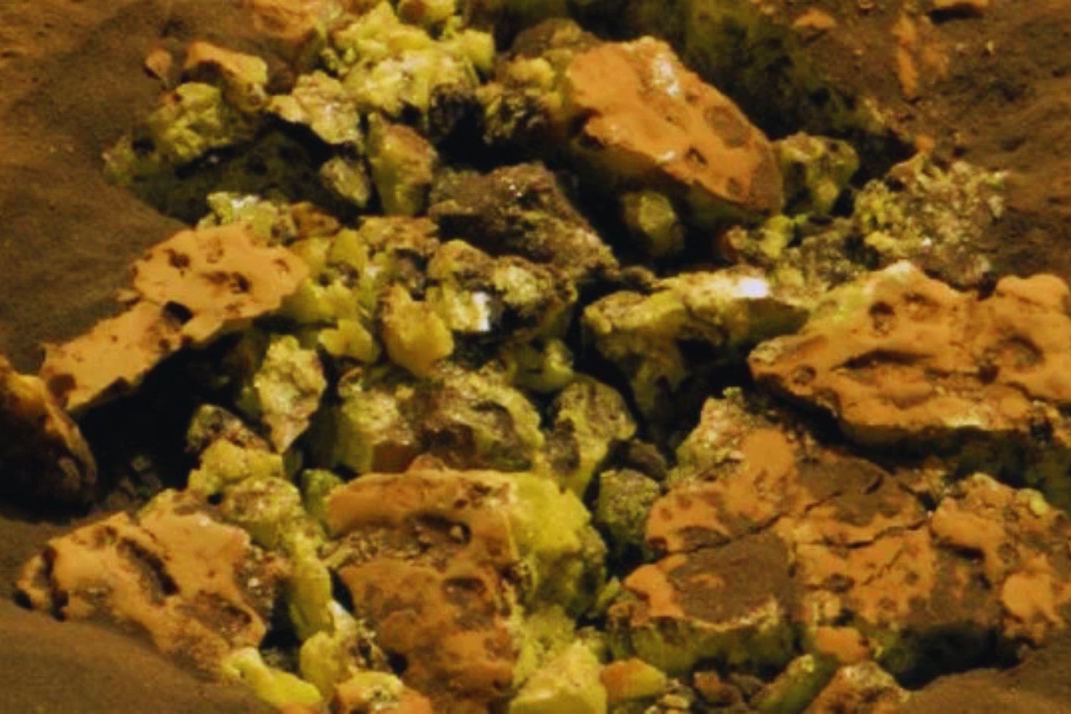 El misterioso tesoro amarillo hallado por la NASA en Marte que podría reescribir su historia geológica