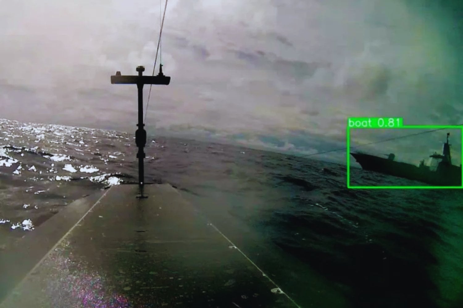 El dron que desafió al portaviones: un encuentro que eleva la tensión en el Indo-Pacífico