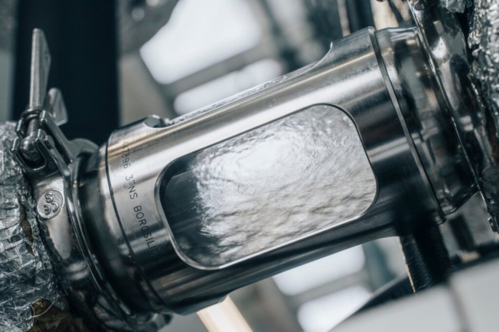 Alemania desafía al coche eléctrico: el regreso inesperado de una “gasolina” que no contamina