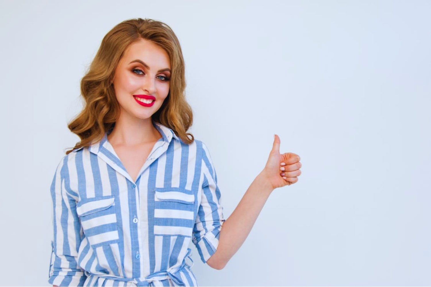 Los 8 gestos cotidianos que aumentan la simpatía y transforman nuestras relaciones, según la psicología