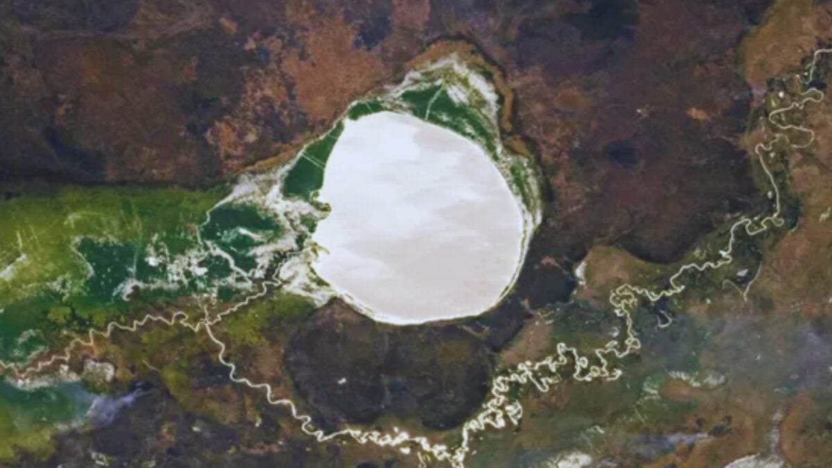 La extraña “mancha blanca” detectada por la NASA en África que podría revelar un antiguo impacto