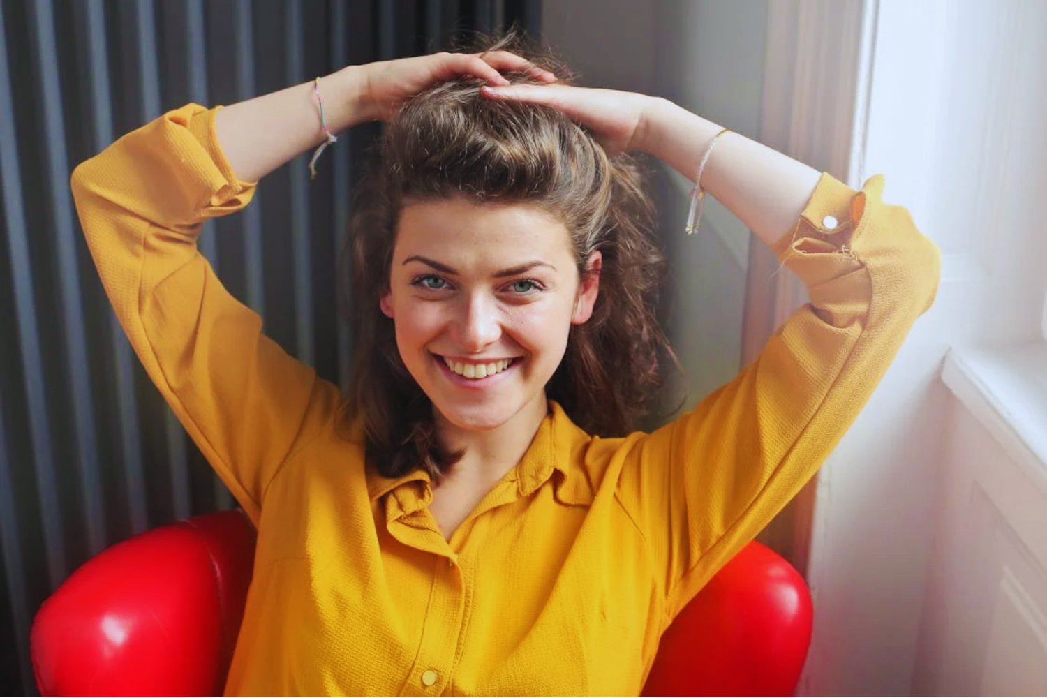 El otro lado de la sonrisa: lo que la psicología revela sobre la positividad constante