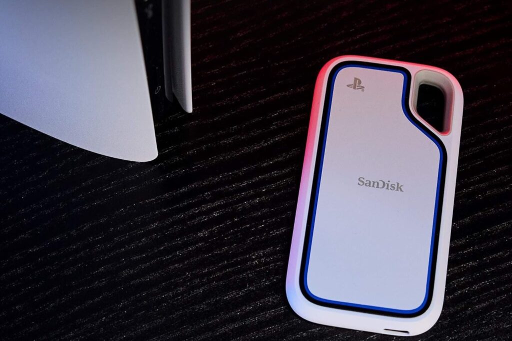SanDisk Extreme SSD Externo portátil para Playstation 5 y Ordenador 1TB, Velocidades hasta 1000 MB/s, Resistencia al Agua y al Polvo IP65 y contra caídas de hasta 3 Metros, 1 Mes de Nitro Discord