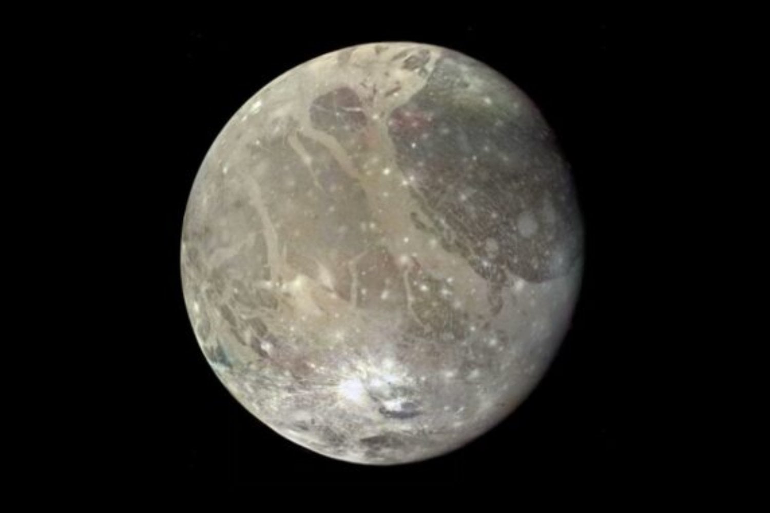 La Luna podría enviar fragmentos a la Tierra: el escenario que inquieta a la comunidad científica