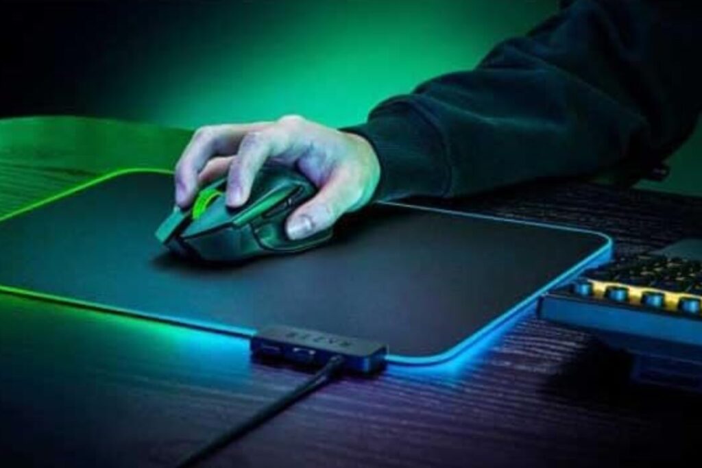 Razer Basilisk V3 X HyperSpeed - Mouse da gioco Wireless personalizzabile (Forma ergonomica con 9 controlli personalizzabili, HyperSpeed Wireless, Bluetooth, Sensore Ottico avanzato 5G 18K) Nero