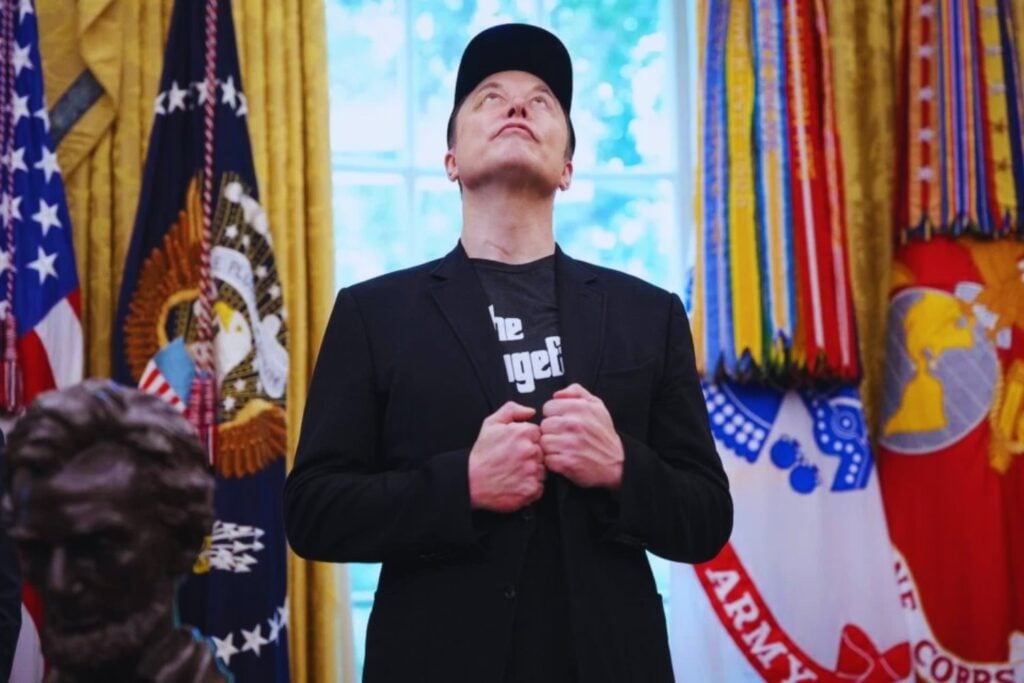 Elon Musk convierte su chatbot de IA en una máquina de fantasías masculinas