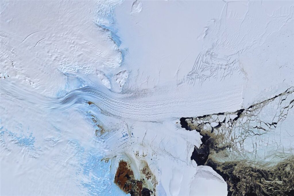 El abismo oculto bajo el hielo: revelan el punto más profundo de la Tierra en la Antártida