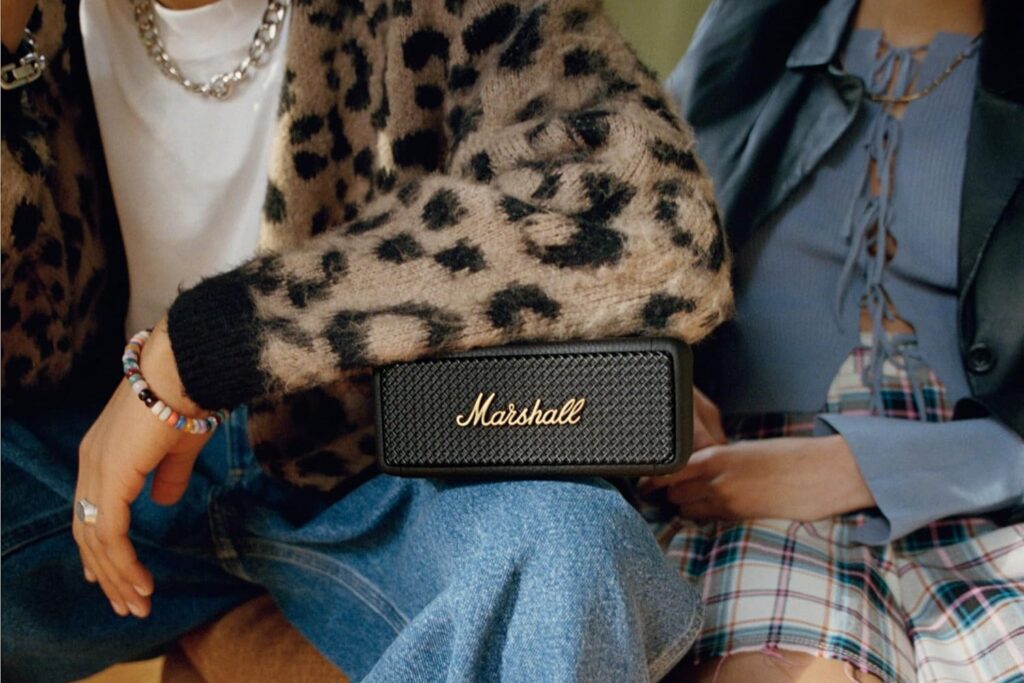 Marshall Emberton II Altavoces Bluetooth portátiles, inalámbricos, Emparejables, IP67 Resistentes al Polvo y al Agua, más de 30 Horas de Tiempo de reproducción - Negro