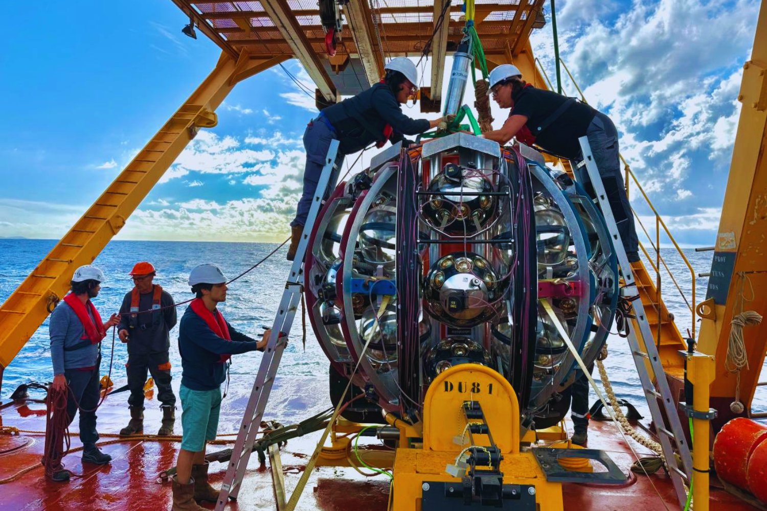 El misterio del muón en el Mediterráneo: la partícula imposible que atravesó un detector submarino