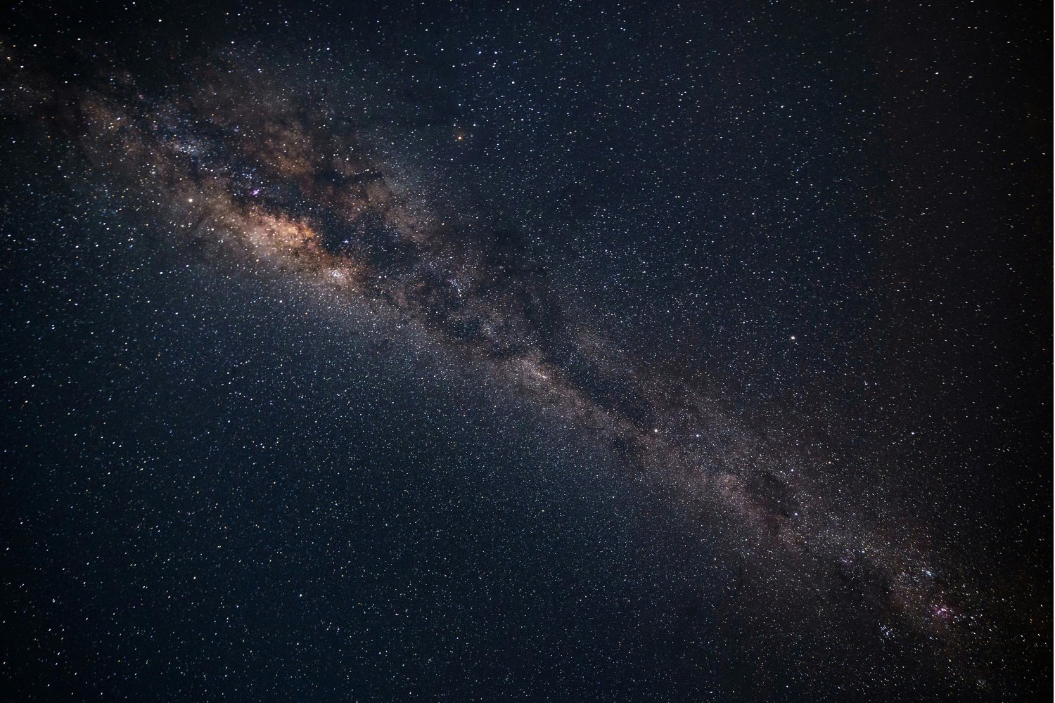 Los misteriosos puntos rojos: la nueva pista sobre cómo nacieron galaxias y agujeros negros