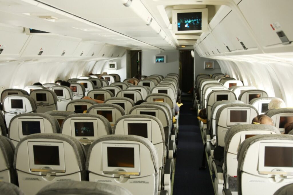 Los baños de los aviones: de focos de gérmenes a centinelas contra pandemias