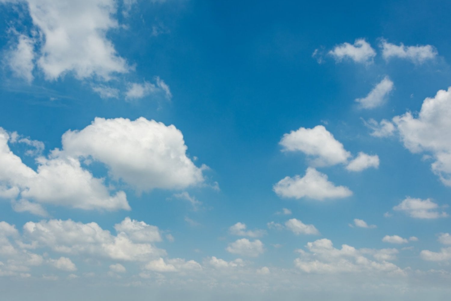 Los microbios ocultos en las nubes: arquitectos del clima y amenaza invisible para la salud