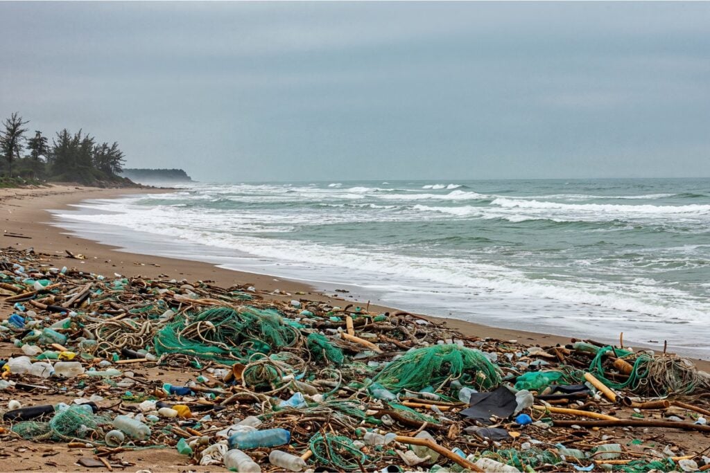 El plástico invisible que invade los océanos: científicos revelan el misterio que nadie quería confirmar