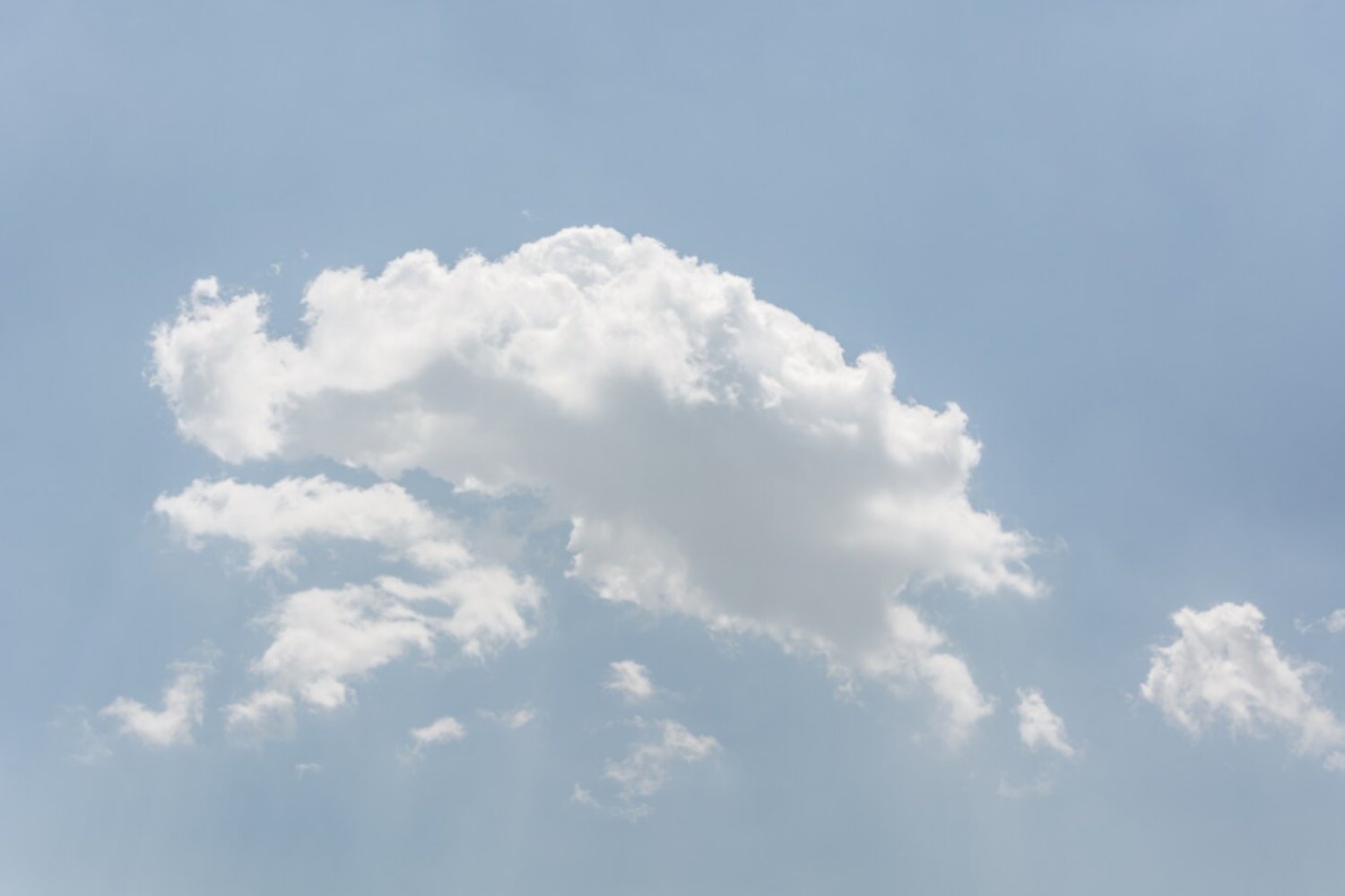 Los microbios ocultos en las nubes: arquitectos del clima y amenaza invisible para la salud